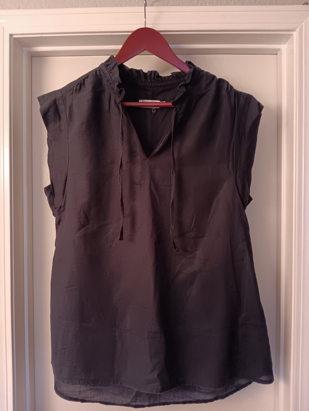 Carve Designs Navy Blue Sleeveless V-Neck Tie-Front Blouse